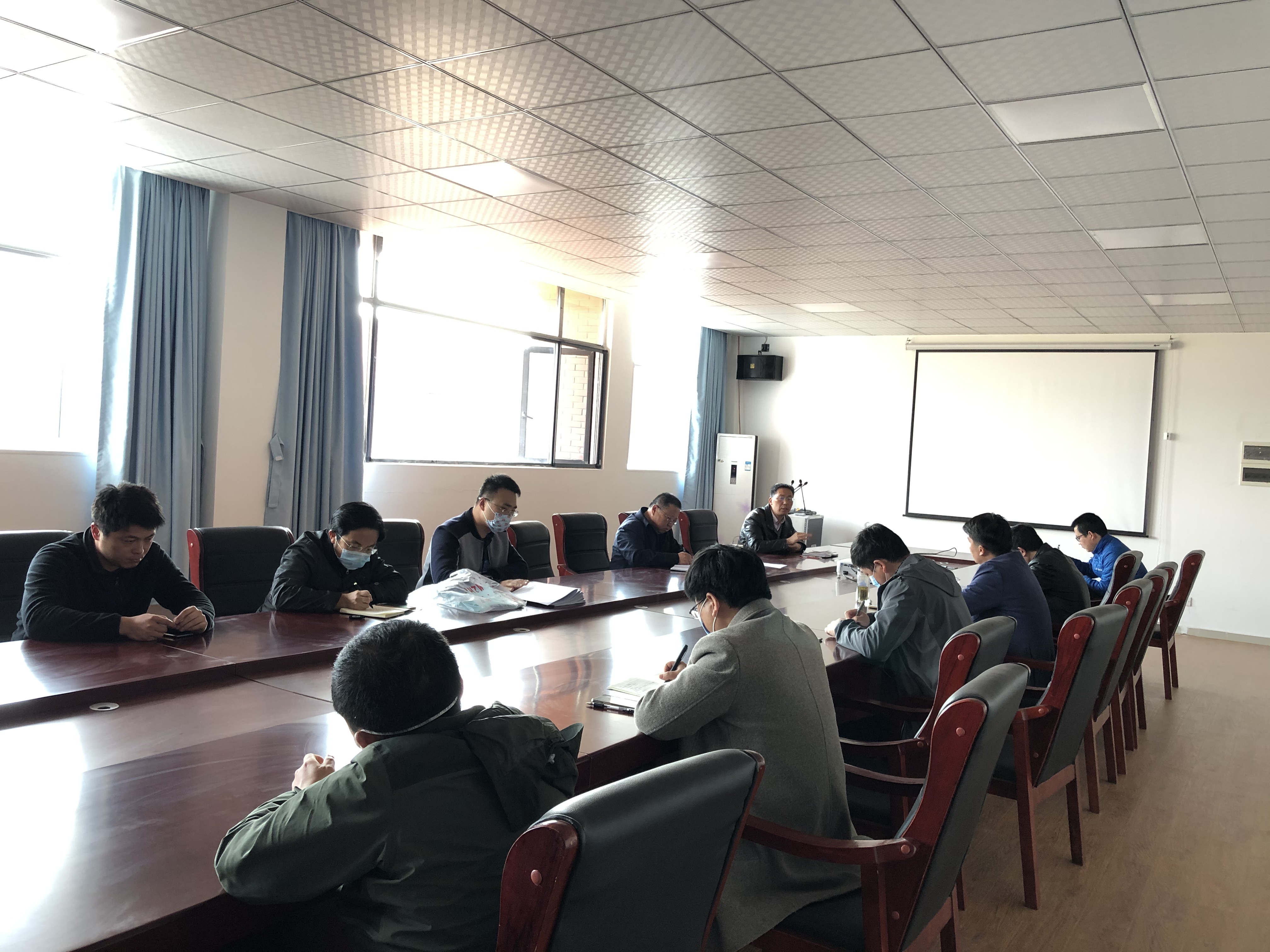 测绘学院召开大学生科技创新专题工作会议